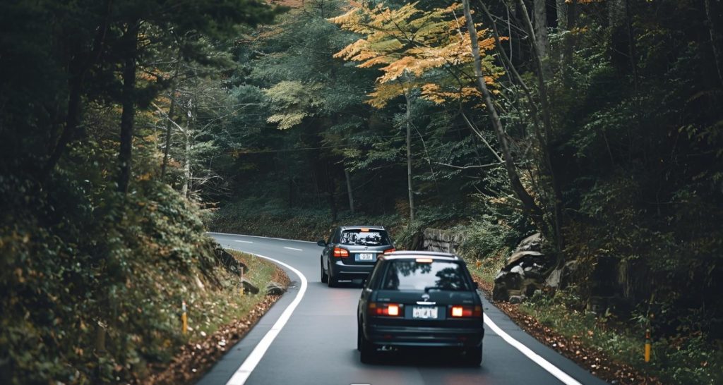 車の写真。都会に住んでいるなら、免許がなくても困らないことが多い